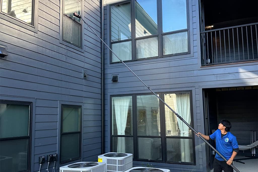 Commercial window cleaning